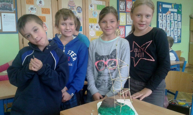 2015_10_20_stavíme_rozhlednu_Lvi