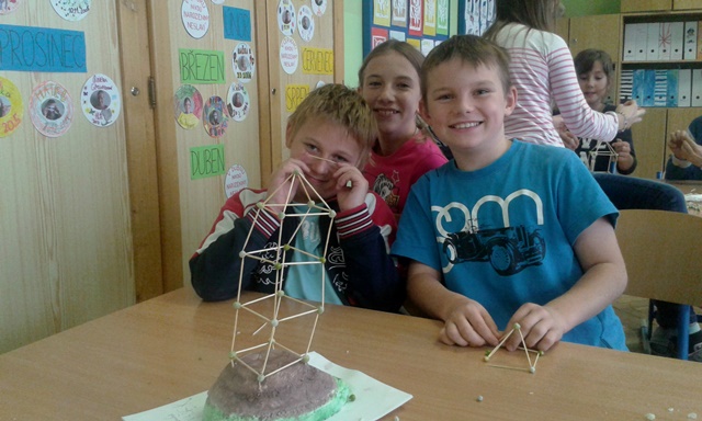 2015_10_20_stavíme_rozhlednu_Mořští_vlci