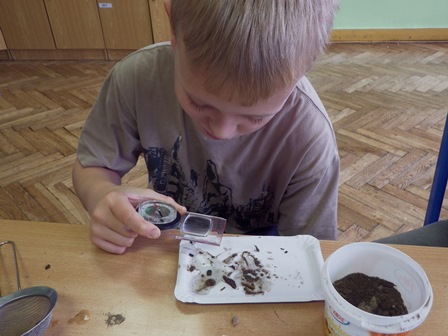 2015_11_11_zkoumáme_druhy_půd_09