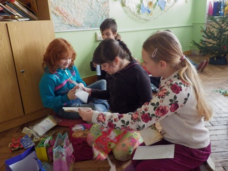 2015_12_18_06_rozbalujeme_dárečky_03