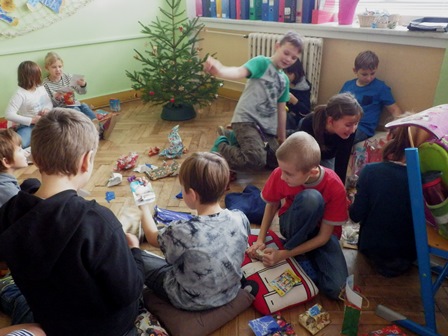 2015_12_18_06_rozbalujeme_dárečky_04