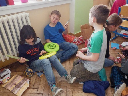 2015_12_18_06_rozbalujeme_dárečky_06